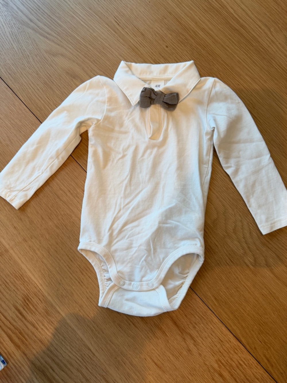 H&M White Long-Sleeve Polo Bodysuit with Gray Bow Tie 18M